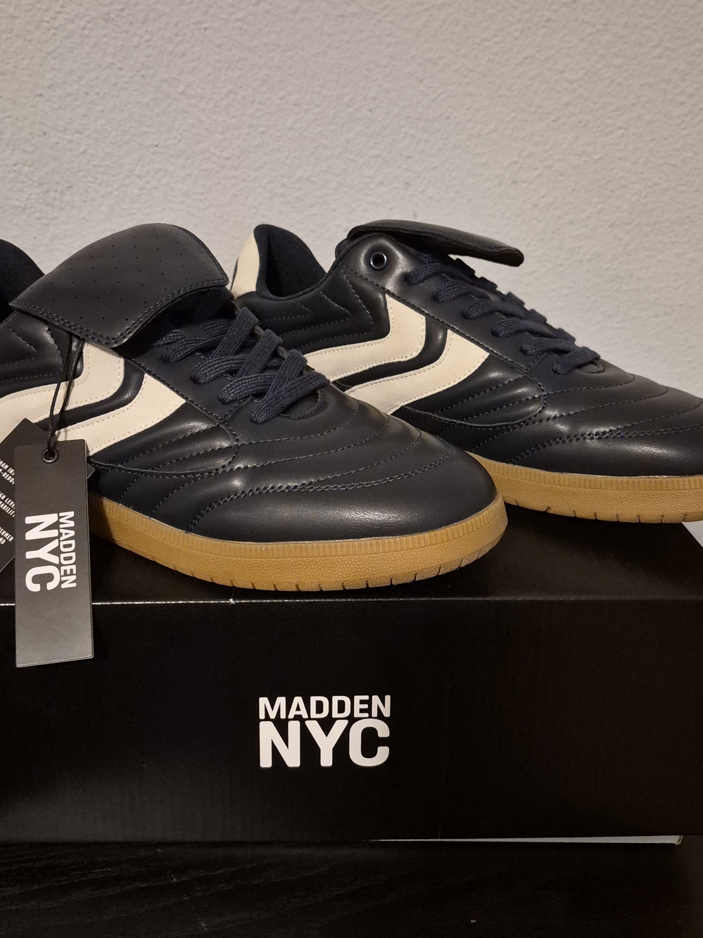 Madden NYC Men’s Navy & Cream Low-Top Sneakers